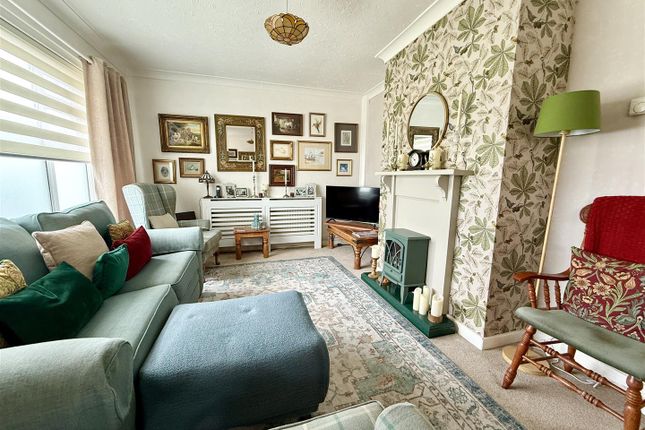 4, Thurne Rise, Great Yarmouth photo 3