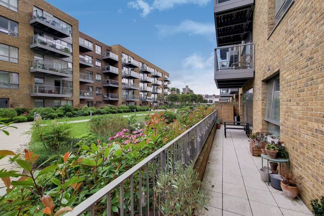 Flat for sale in Compass Court, Hornsey, London