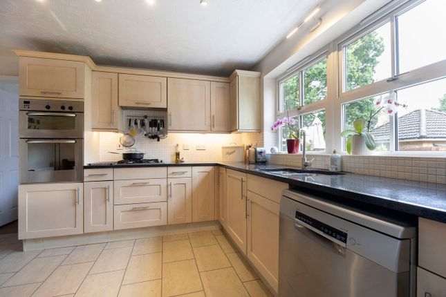 39, Grace Gardens, Cheltenham photo 4