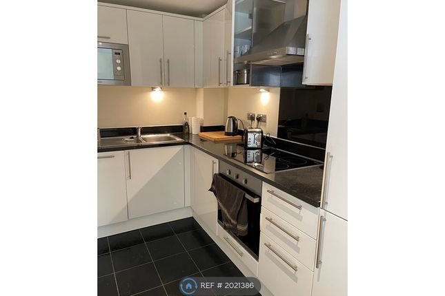 Flat to rent in Grant House, London