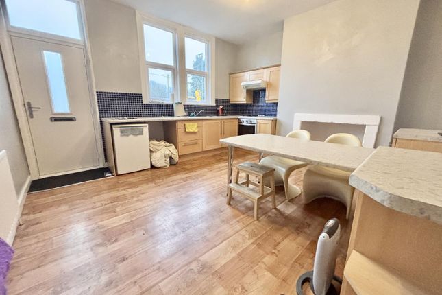 31, Morritt Drive, Leeds photo 2