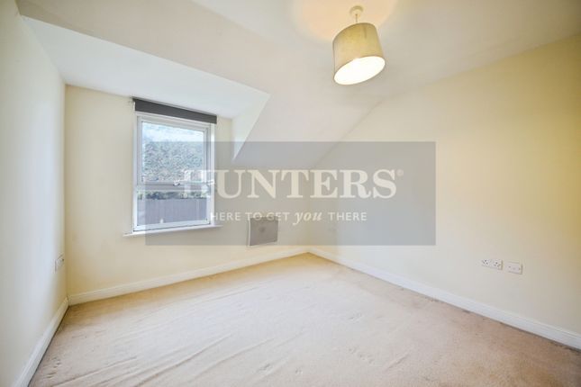 Flat 6, Homerton Court 2, Magdalene Gardens, London photo 3