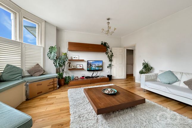 Flat for sale in High View Avenue, Grays