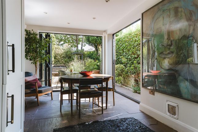 56, Navarino Road, London photo 2