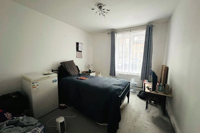 Flat 1, Lavinia Court, 17, Oaklands Road, Bromley photo 3