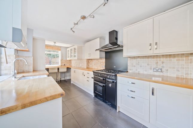 2, Mervyn Road, Shepperton photo 2
