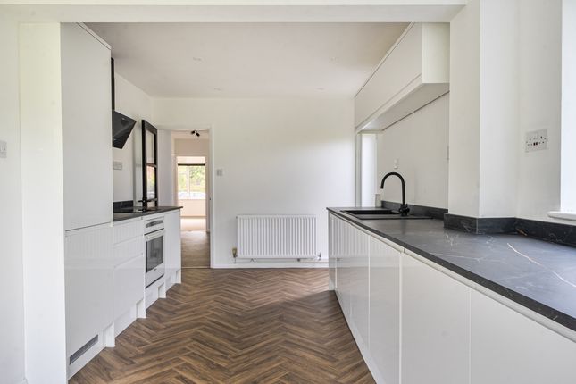 3 The Warren, Chesham photo 4