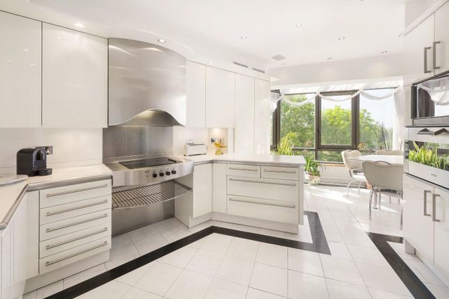 Flat for sale in Penthouse Apartment, Summit Lodge, Hampstead Village