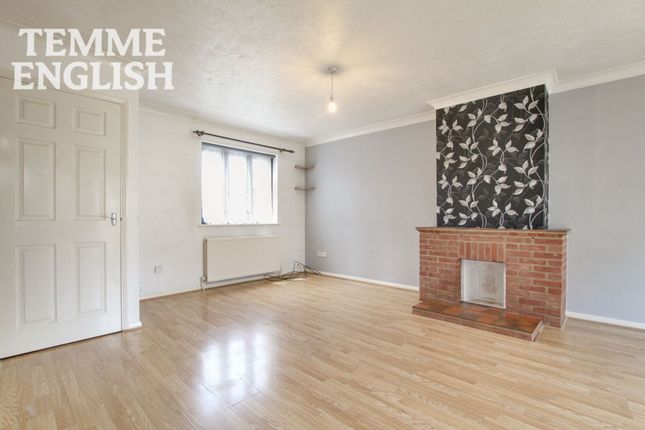 33 Heathercroft Road, Wickford photo 3