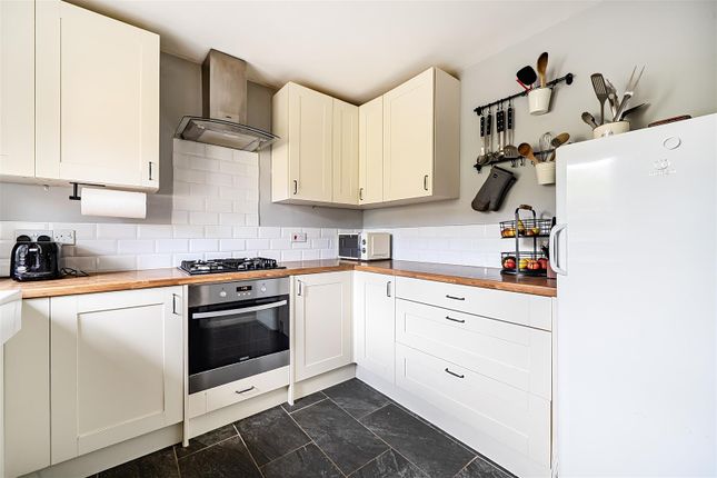 99, Roycroft Lane, Finchampstead photo 4