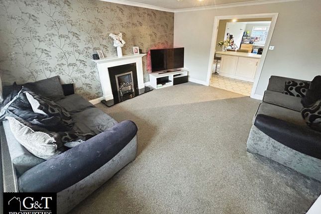 18 Salcombe Drive, Brierley Hill photo 4