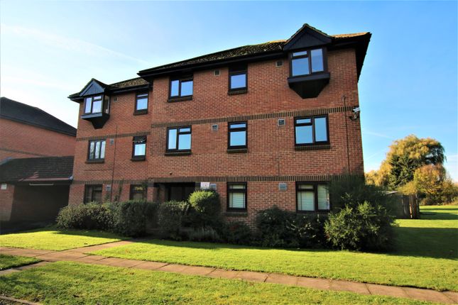 Flat to rent in Vicarage Way, Colnbrook, Slough