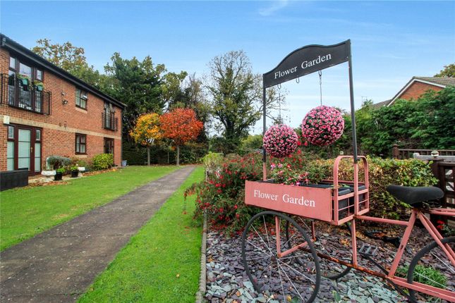 Flat 13, Oakham Court, 135, Manchester Drive, Essex photo 4