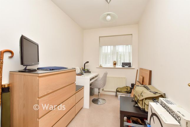 6, Scoones Close, Sittingbourne photo 4
