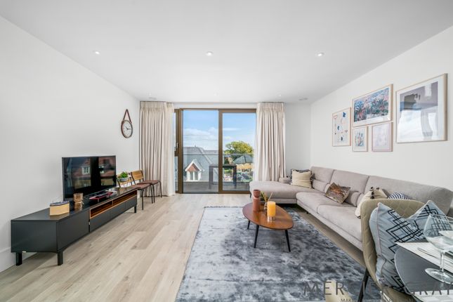 021 Lyon House, Chaplin Drive, London photo 3
