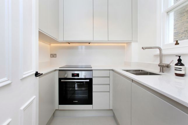 Flat to rent in The Chase, Clapham, London