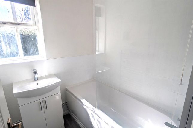 46, Napier Crescent, Wickford photo 4
