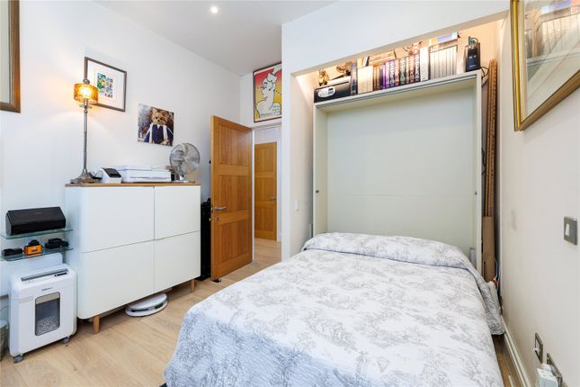 Flat for sale in Halcyon Wharf, 5 Wapping High Street, London