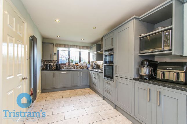 23, Arnos Grove, Nottingham photo 4