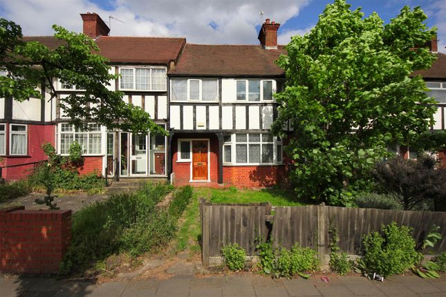 Thumbnail Terraced house to rent in Gunnersbury Avenue, London