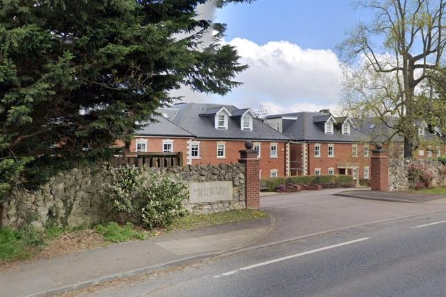 Thumbnail Flat for sale in West Hill, Oxted, Surrey