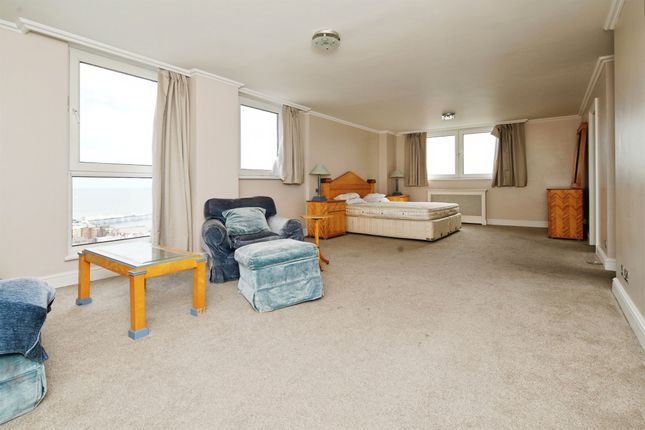 70, Chartwell Court, Russell Square, Brighton photo 3