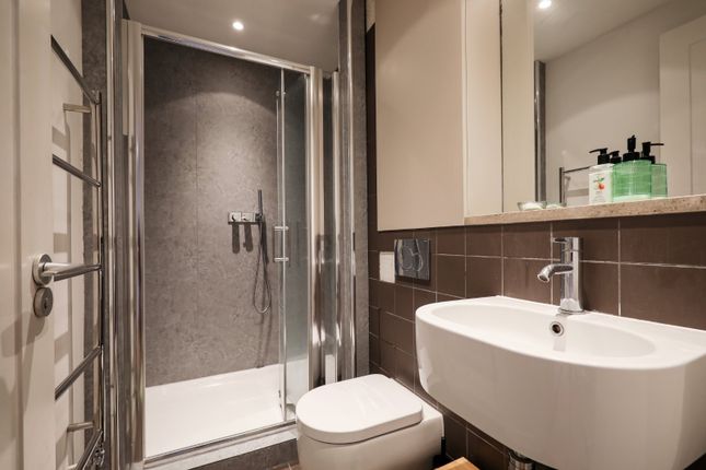 Flat 3, 408, Upper Richmond Road, London photo 4