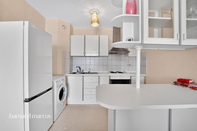 Flat 21, Hawk House, Sullivan Close, London photo 4