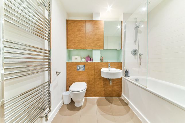 Flat for sale in Forest Road, London