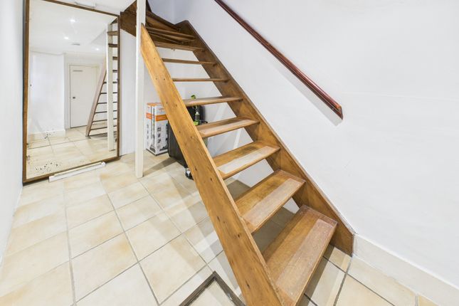 Cam02545G0-Pr0486-Still017