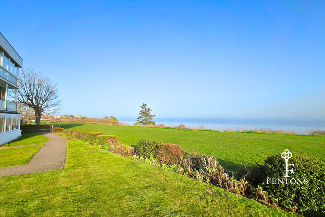 24, Dolphin Court, Frinton-on-Sea photo 2
