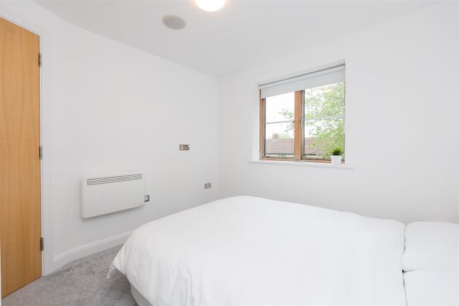 Flat for sale in Cabot Court, Braggs Lane