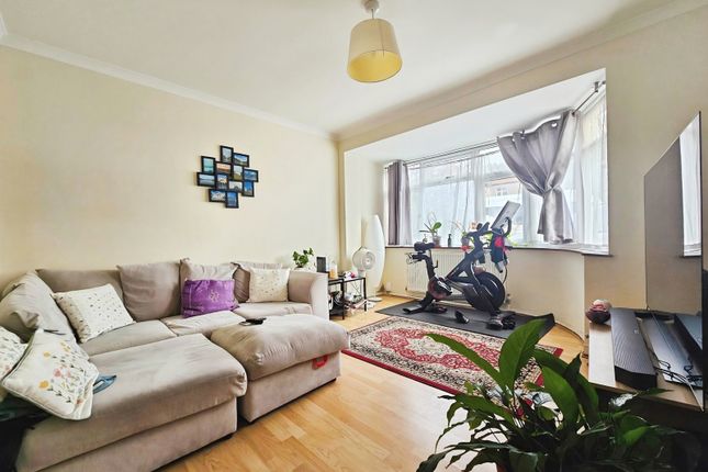 32, Brightside Avenue, Surrey photo 2