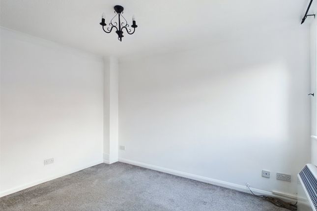 2, Corfe Place, Maidenhead photo 2