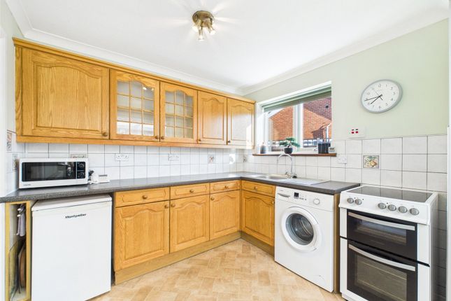 9, Gardiners Close, Gloucester photo 3