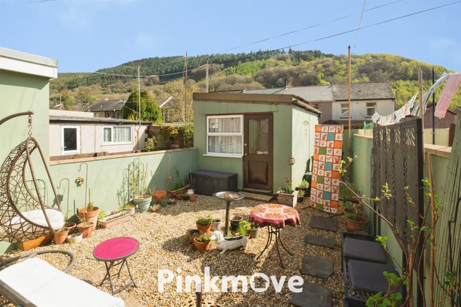 16, Fields Park Terrace, Newport photo 2