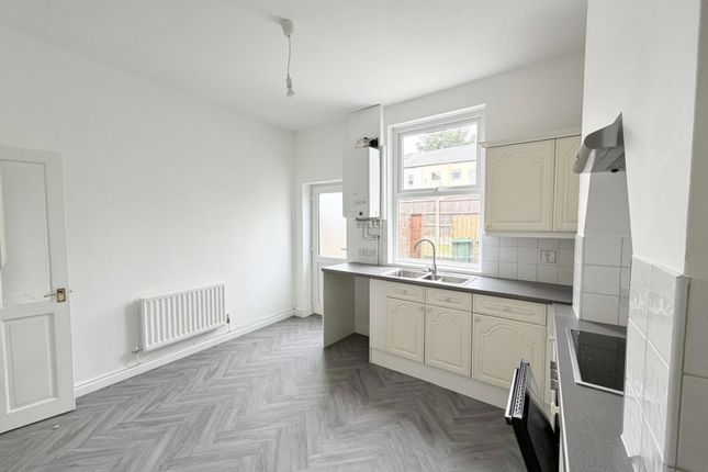 68, Stockport Road, Hyde photo 4