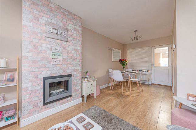 8 Emmbrook Gate, Wokingham photo 4