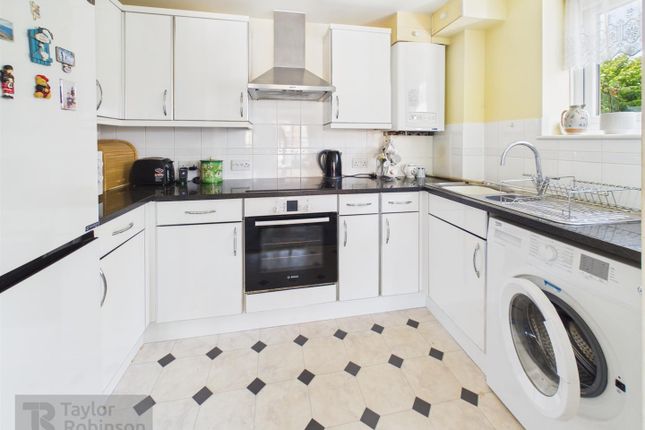 Flat 27, Choda House, Commonwealth Drive, Crawley photo 4
