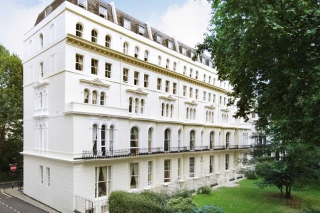 2-bed flat on Flat B1, Garden House, Kensington Gardens Square, London, £5,850/mo