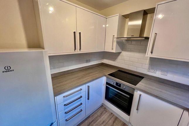 Flat Flat 9, Checketts Court, Droitwich Road, Worcester photo 3