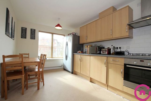 Room 5, 8 Pinewood Drive, Cheltenham photo 4
