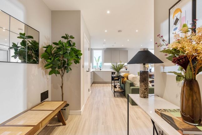 Thumbnail Flat for sale in Stamford Road, London