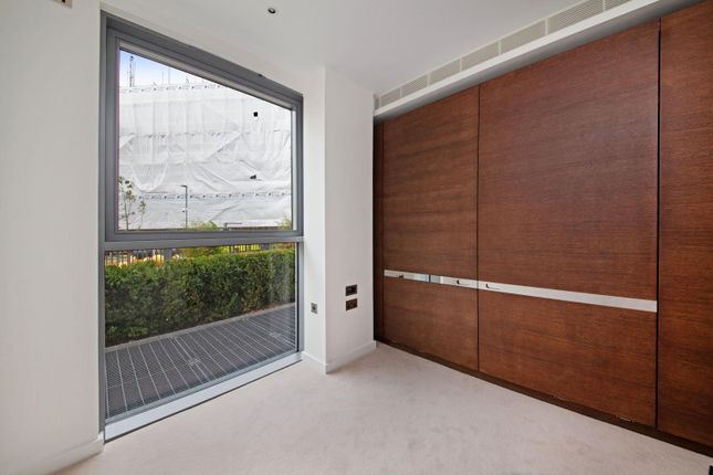 Flat for sale in Waterfront Drive, London