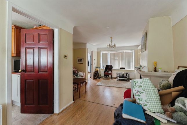 2, Delyn Close, Birkenhead photo 4