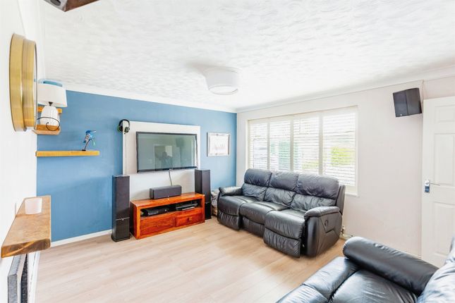 1, Cartmel Way, RUSHDEN photo 3