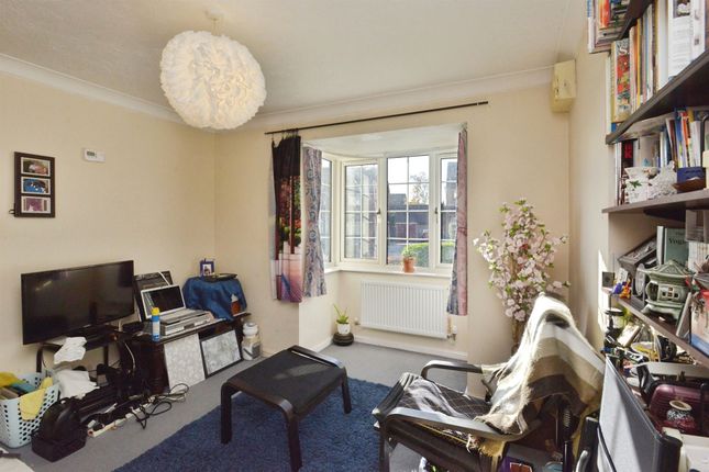 16, Elmridge Court, Milton Keynes photo 3