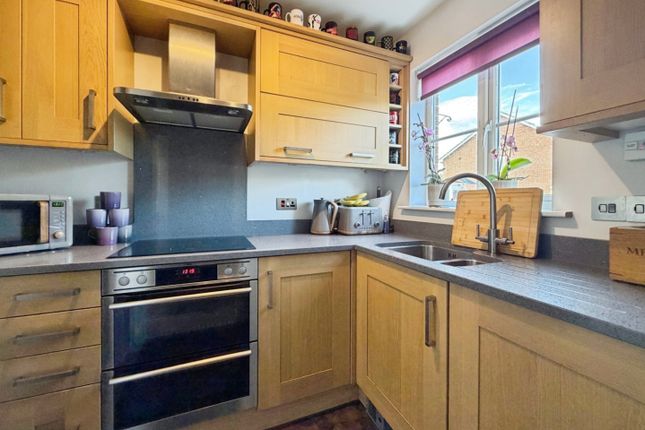 29, Peregrine Close, Hythe photo 4