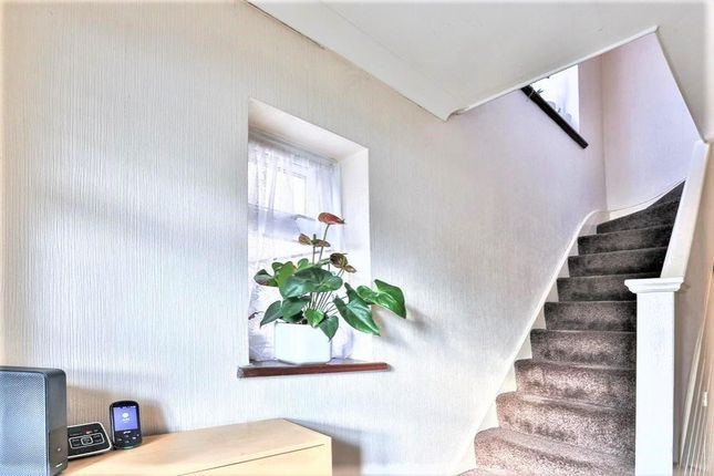 8, Spencer Avenue, Hayes photo 3