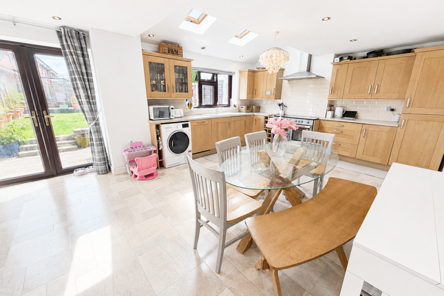 23, Blithfield Drive, Brierley Hill photo 2